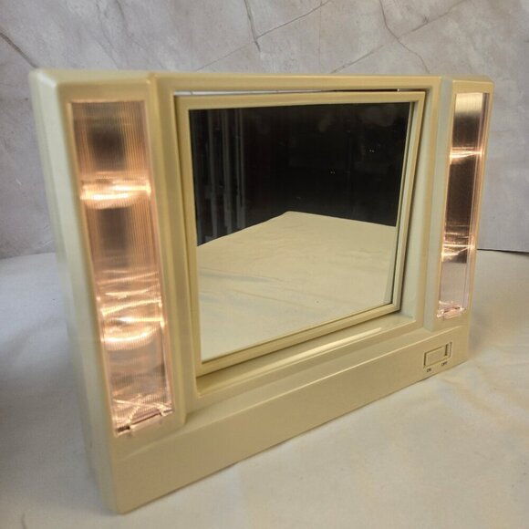 VTG Avon Light Up Make Up & Magnifying Mirror Battery Operated NWT Dead Stock - Picture 8 of 12